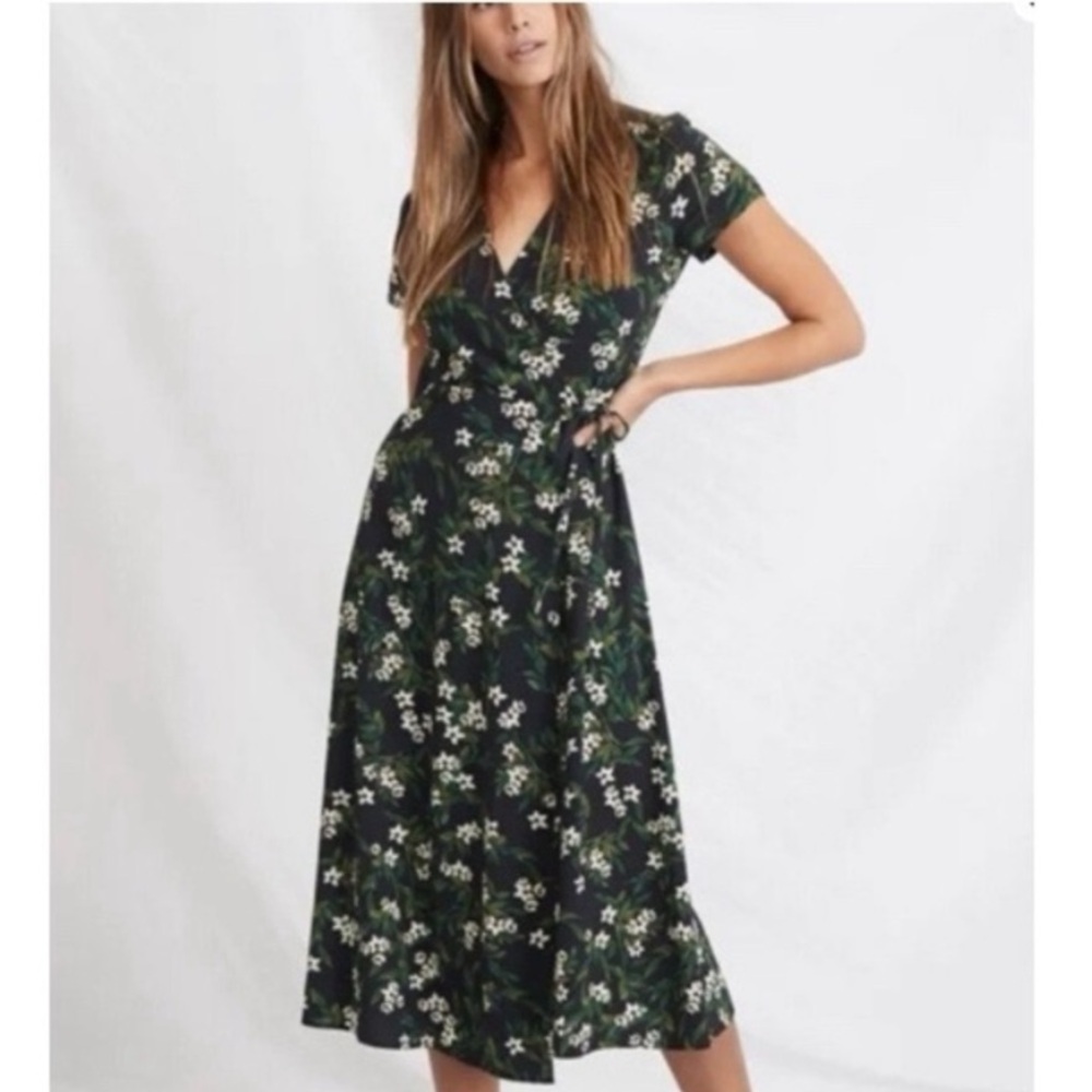 Marine Layer Emlyn Wrap Dress | Navy & White Floral Midi Wrap Dress | Large